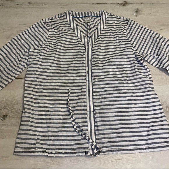 Mountain Hardware Striped Button Down Drawstring Waist Top, Gray/white, Size M - Picture 2 of 13